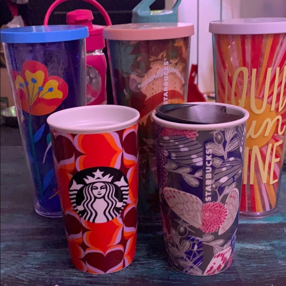 Starbucks to go cups